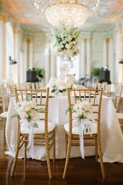 Ideas para decorar las sillas de los novios 14