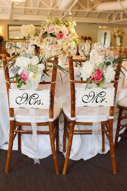 Ideas para decorar las sillas de los novios 16