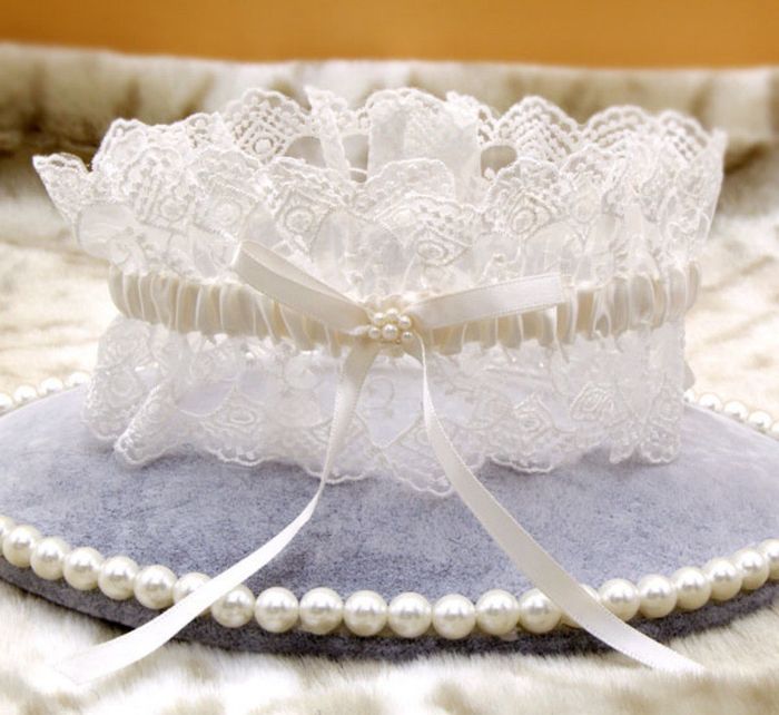 Una liga de novia clasica y romantica