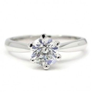 Mi anillo es el clasico  y hermoso corte solitario