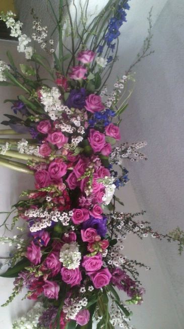 A dos semanas de la doba y aun no escojo las flores para el evento - 1
