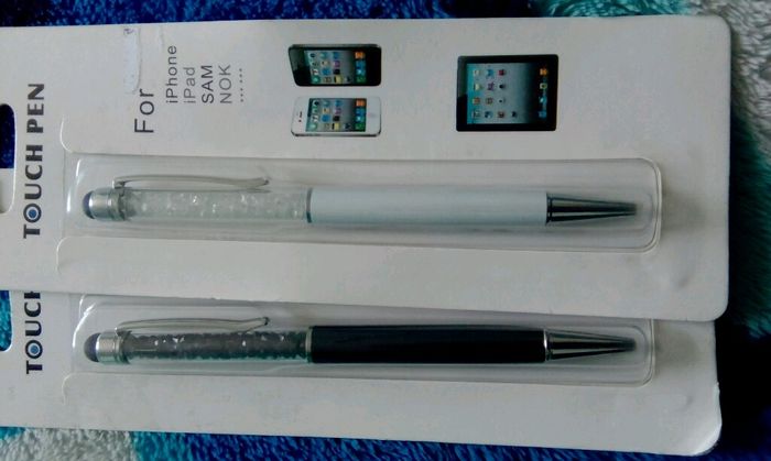 Nuestras plumas especiales para firmar el acta - 1