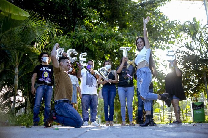 ¿Decirle a tus amigos o familiares sobre el compromiso?🤔 1