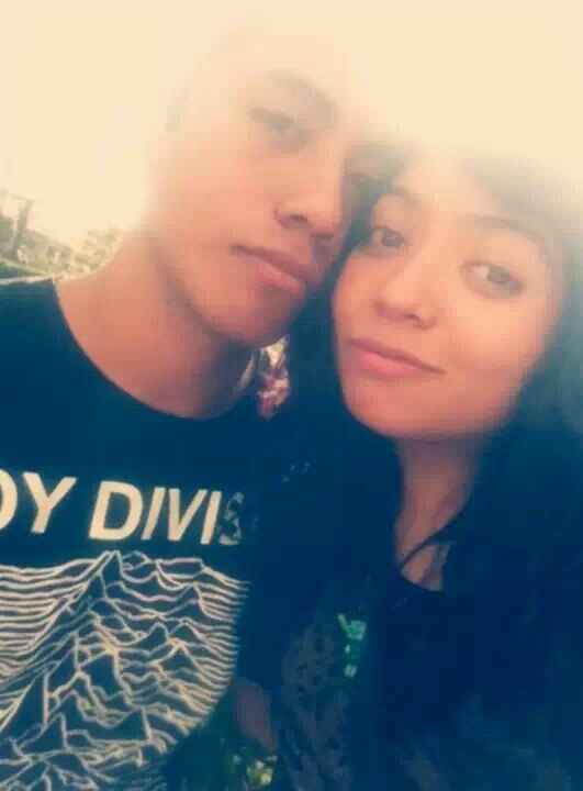 Su primera foto al ser novios - 1