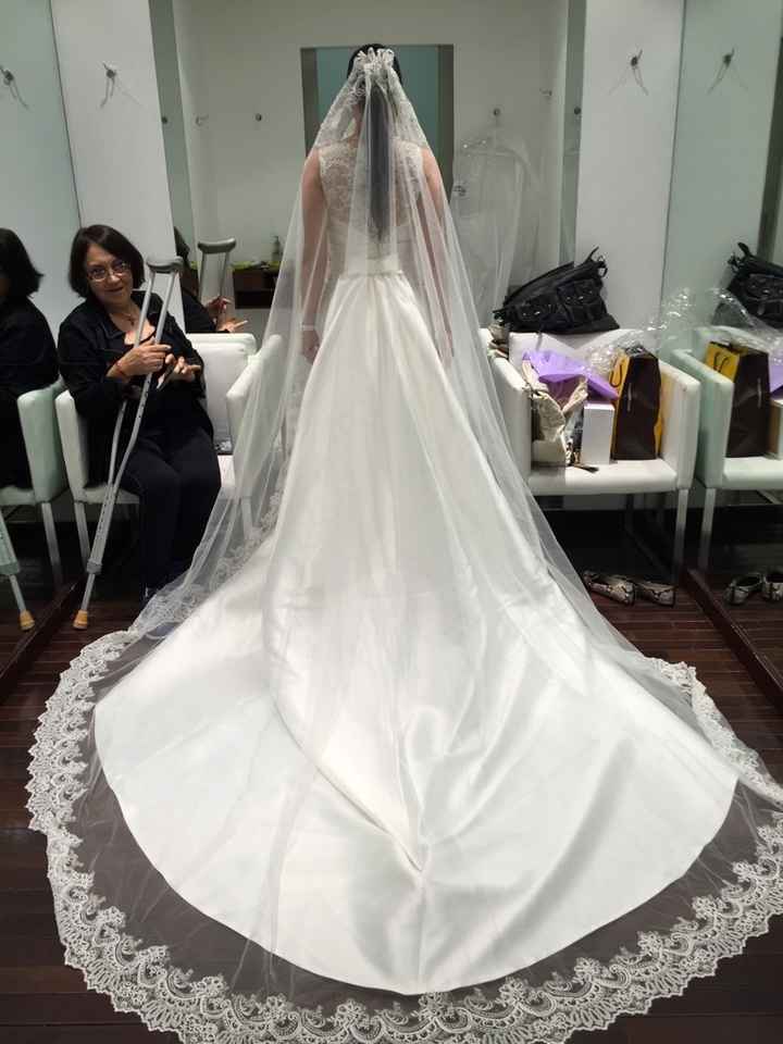 Les comparto la foto de mi prueba de vestido pero hay algo en ella que no está bien. - 1