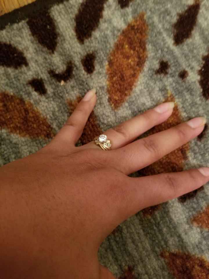  Presuman su anillo de compromiso - 1