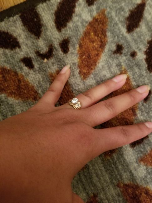  Presuman su anillo de compromiso - 1