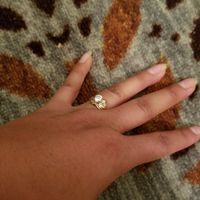  Presuman su anillo de compromiso - 1