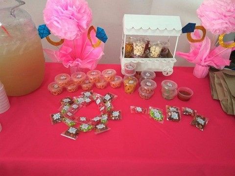 la mesa de dulces, que no duro NADA! todo se antojaba