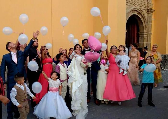Los globos(no llovio pero había bastante aire, muchos se fueron antes de la foto eran 60 y como ven