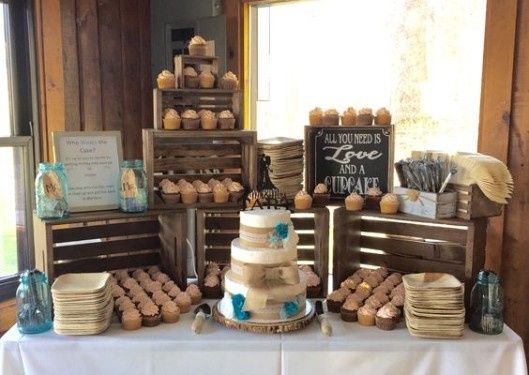 Mesa de dulces con cajas de madera 5