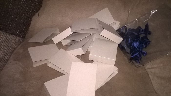 Canasta para recuerdos, cirio y empaques para dulces 3