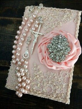 Biblia y rosario en rosa 5