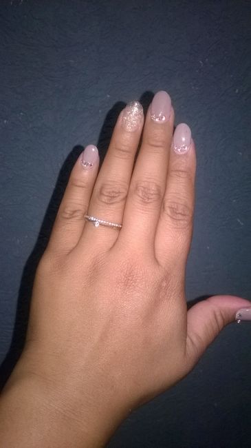 Colores de uñas para resaltar anillo de compromiso 18