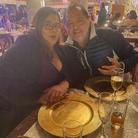 Nosotros de fiesta en algún lugar