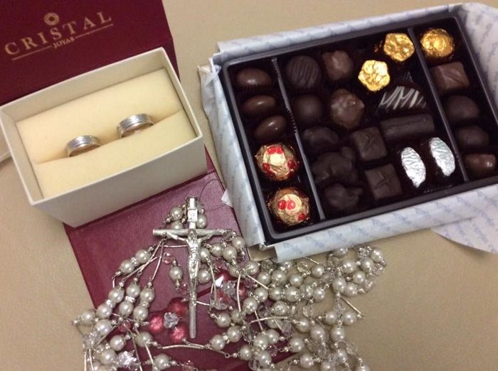 Lazo, argollas y chocolates