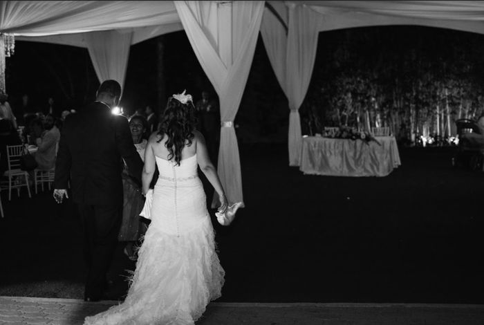 Pegar billetes a los novios 1