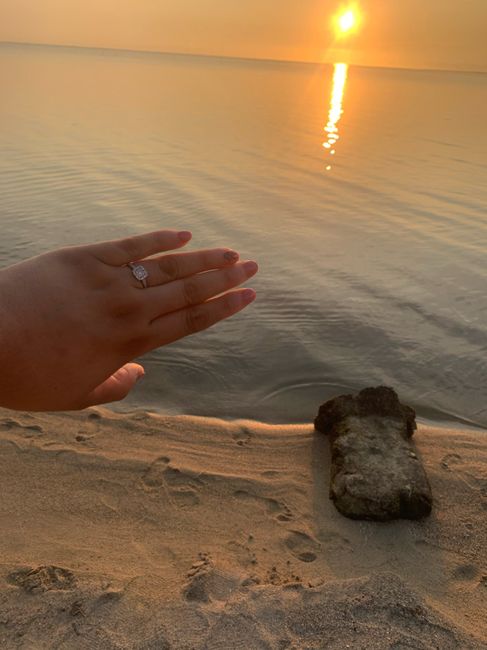 Dia Festivo y de presumir su anillo de compromiso - 1