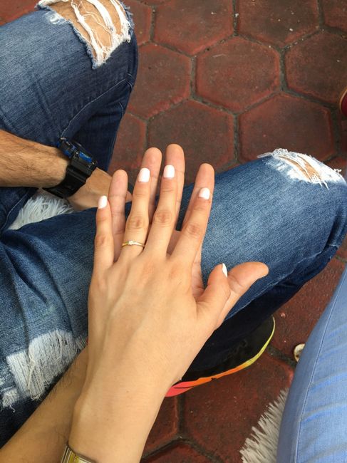 Dia Festivo y de presumir su anillo de compromiso - 1
