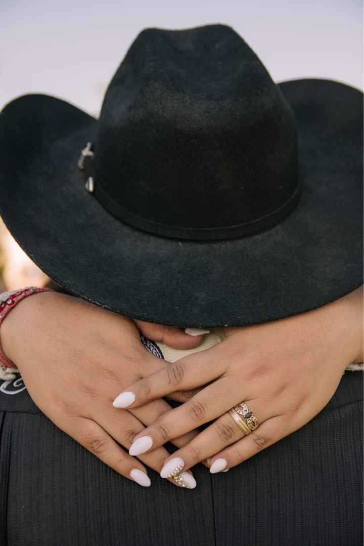 Mi anillo no parece de compromiso? - 1