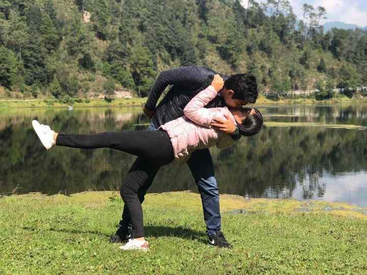Foto romántica después de la pedida 