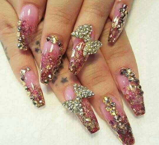 Uñas tradicionales o extravagantes....... - 17