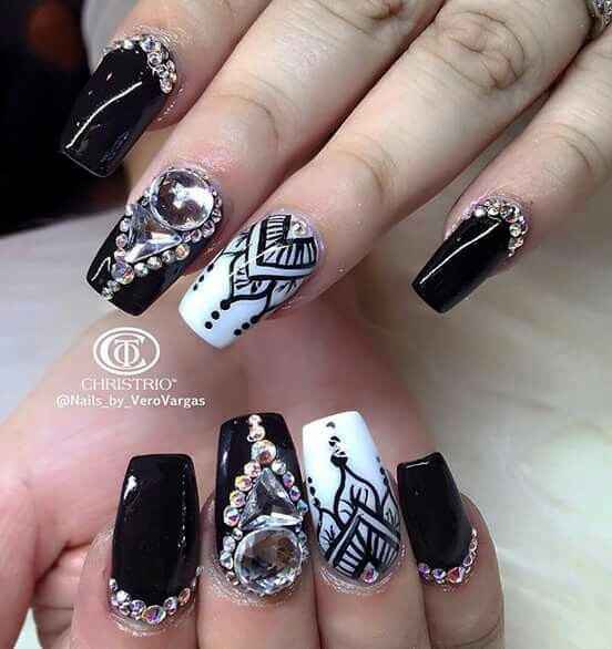 Uñas tradicionales o extravagantes....... - 22