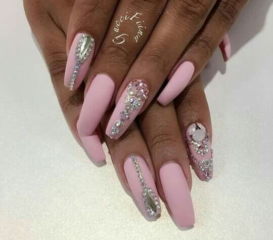 Uñas tradicionales o extravagantes....... - 16