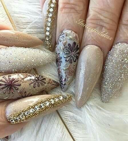 Uñas tradicionales o extravagantes....... - 19