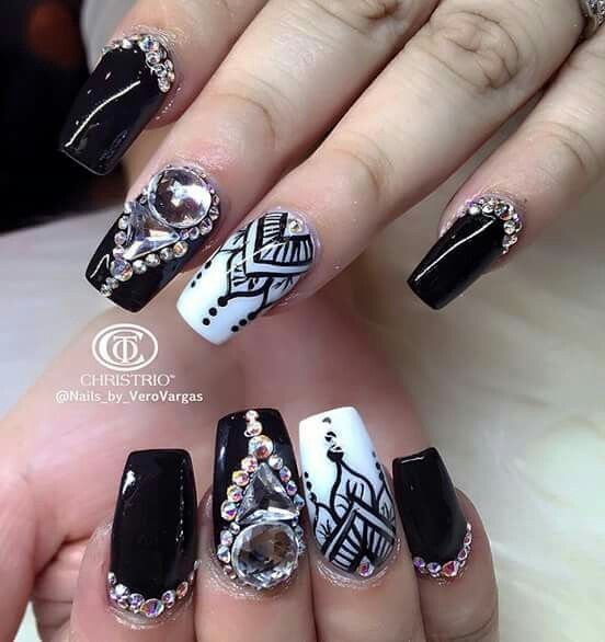 Uñas tradicionales o extravagantes....... - 22