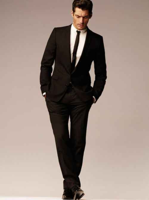 con corbata