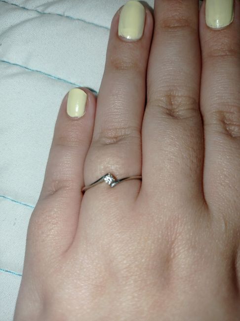 ¡Enséñanos el anillo de compromiso! 💍 14