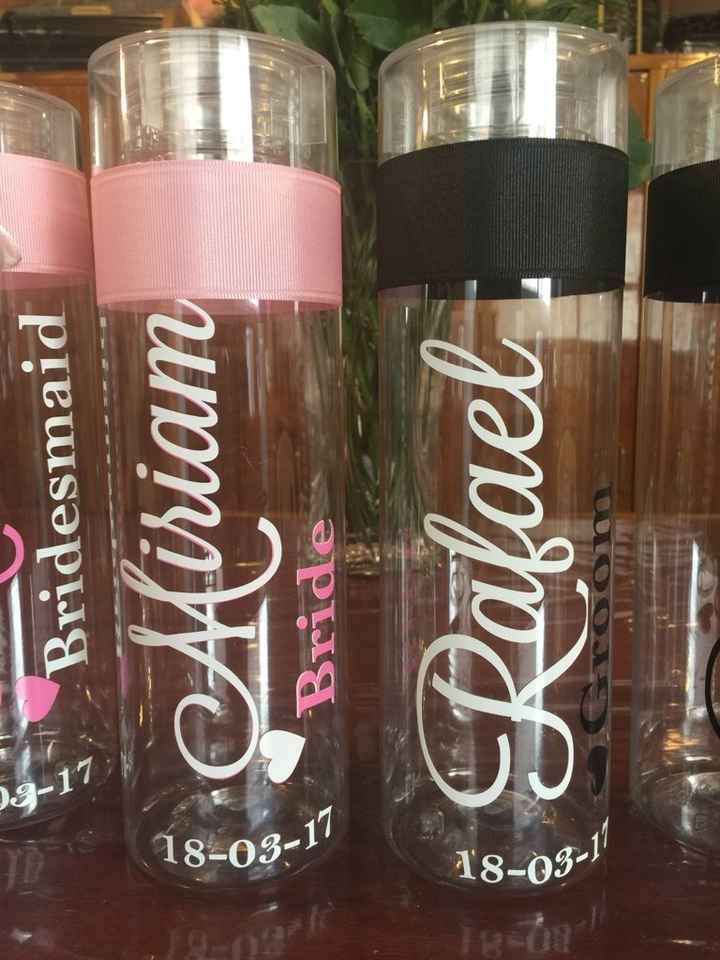 Detalle para las damas de honor y los padrinos del novio - 2