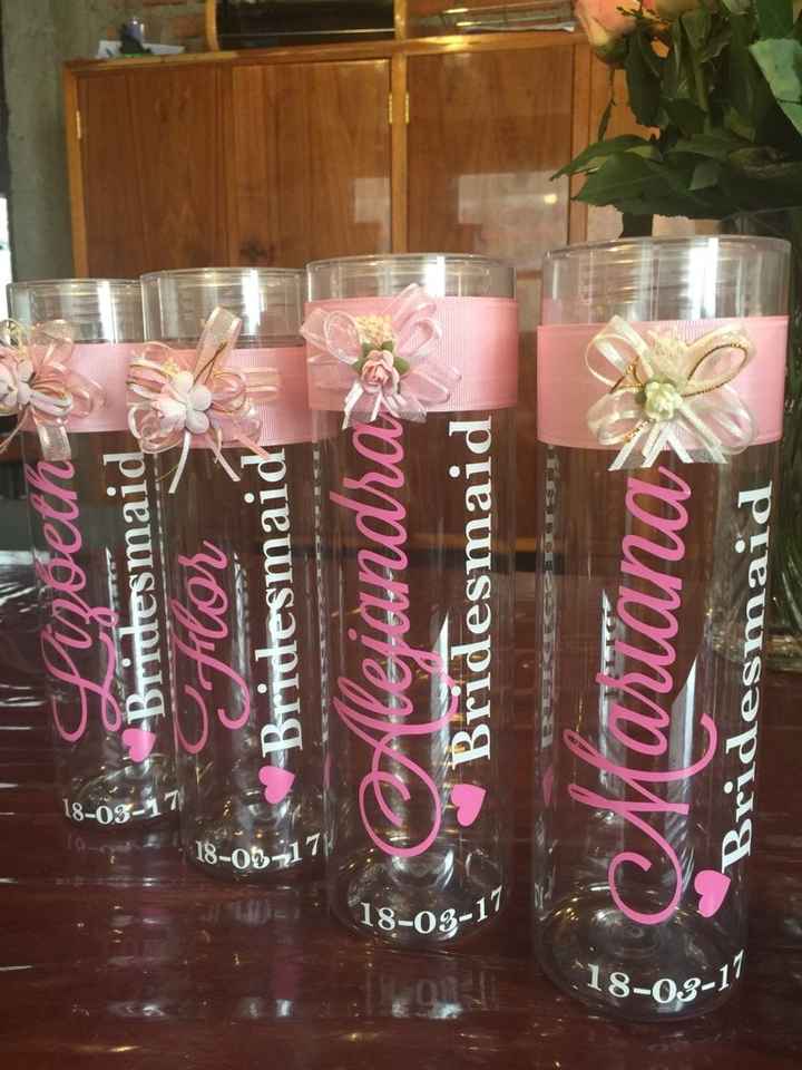 Detalle para las damas de honor y los padrinos del novio - 3