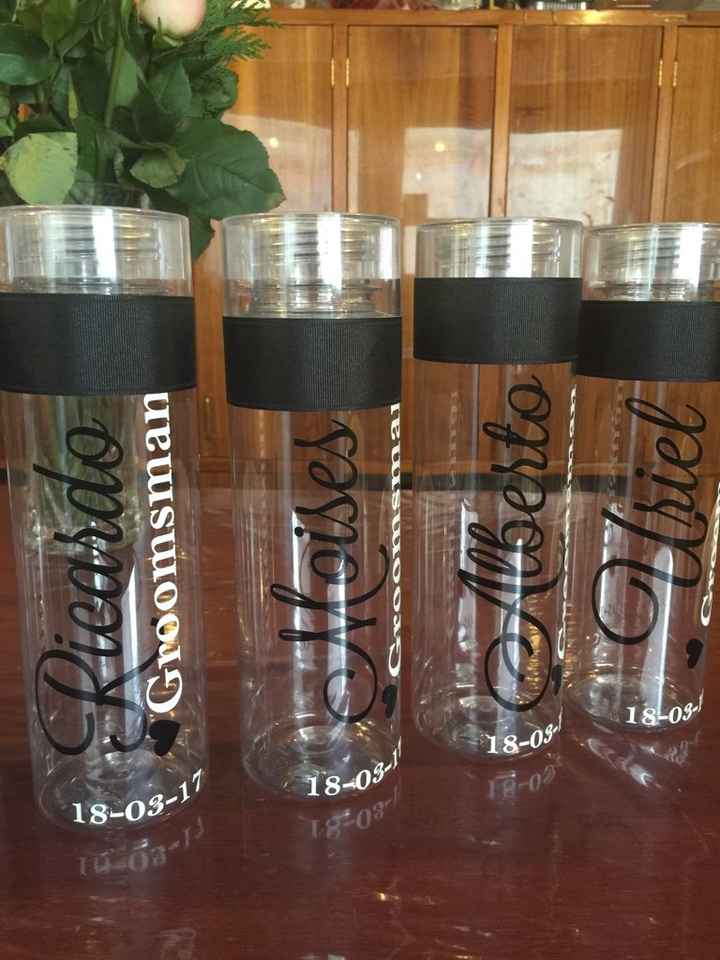 Detalle para las damas de honor y los padrinos del novio - 4