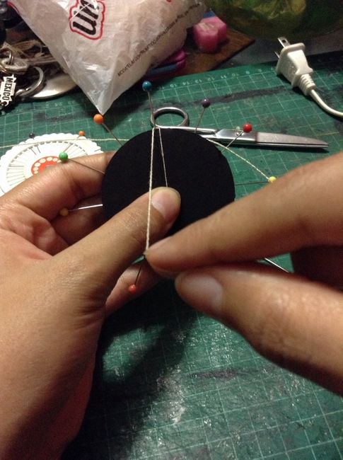 Comenzamos partiendo del centro, hacia un alfiler