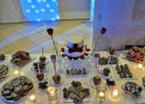 Mesa principal y mesa de postres - 1