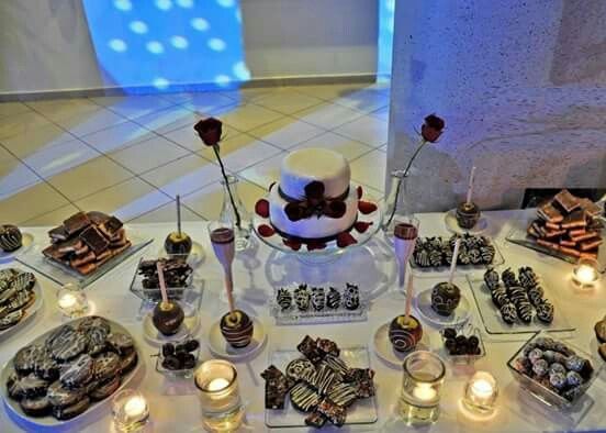 Mesa principal y mesa de postres - 1