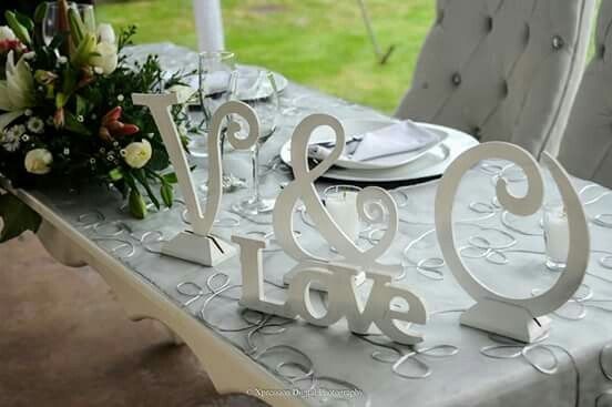 Mesa principal y mesa de postres - 2