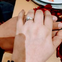 📸 Publica una foto mostrando su anillo de compromiso o alianza de boda - 1