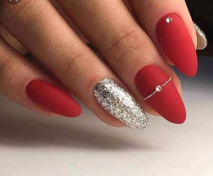 Uñas para el anillo de compromiso 11