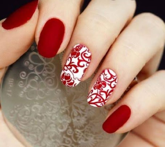 Uñas para el anillo de compromiso 12