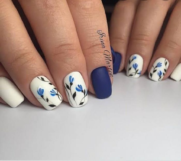 Diseños de uñas en azul 6