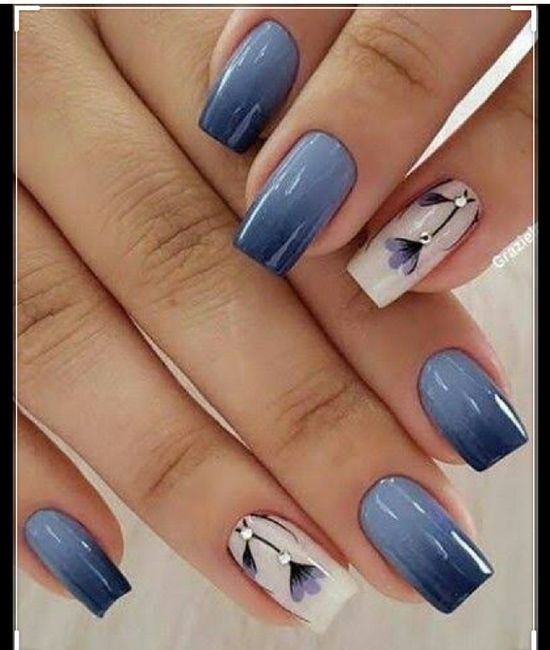 Diseños de uñas en azul 11