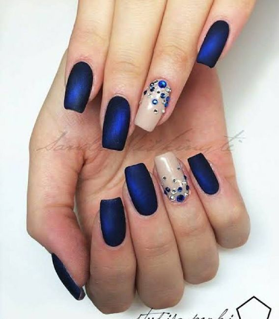 Diseños de uñas en azul 13