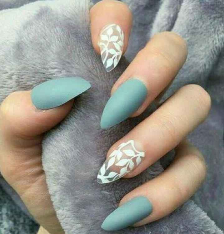 Diseños de uñas en azul - 1