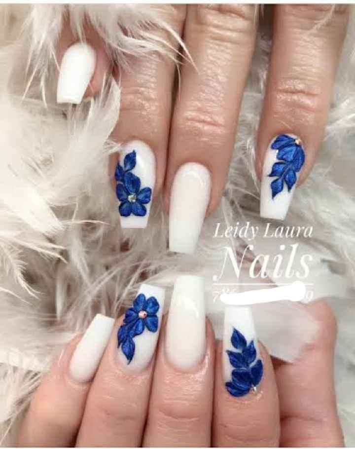 Diseños de uñas en azul - 7
