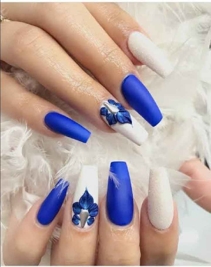 Diseños de uñas en azul - 9