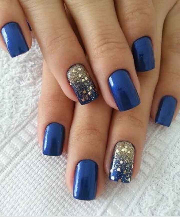 Diseños de uñas en azul - 12