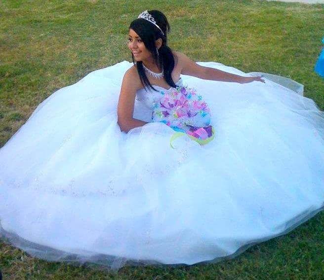 A 423 dias ya tengo el vestido......desde mi xvanera! - 1